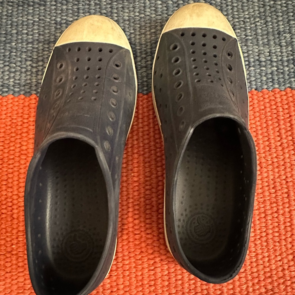 Navy blue Native Jefferson slip-ons. Kids size 3.